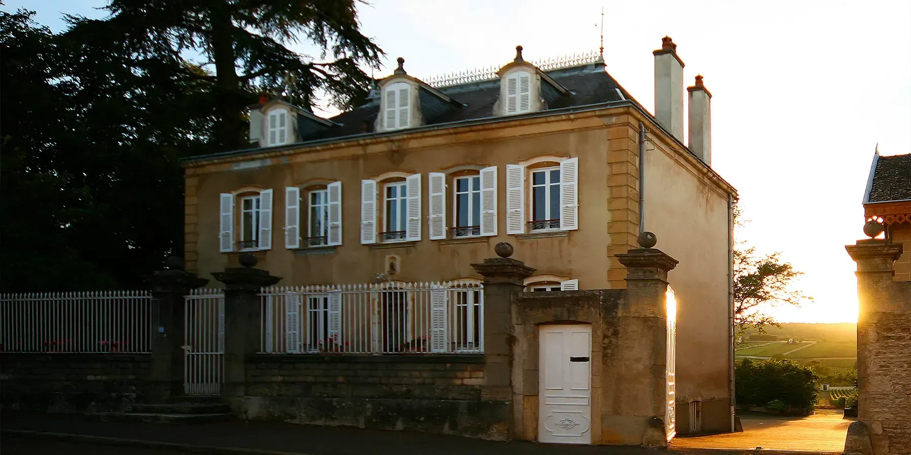 Albert Gruivault estate facade