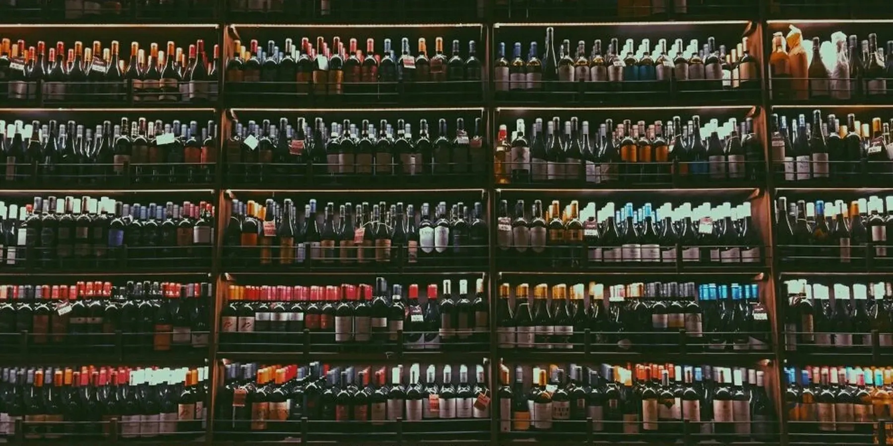 Invest in wine with UWGC 4: tax reductions, reinvestment of profits, and a passion for wine combined. Become a shareholder and diversify your assets today.