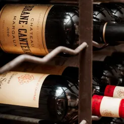 Une cave de grands crus de Bordeaux