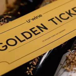 Golden Ticket posé dans une caisse de vin