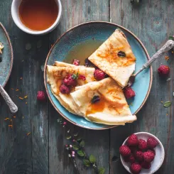 Découvrez les accords parfaits entre crêpes, galettes et vins pour une Chandeleur réussie avec U'wine.