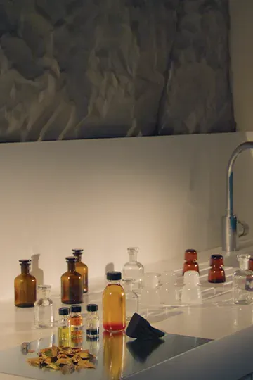 Pour rendre hommage au siècle1917-2017, Les Carmes Haut Brion dévoilent son parfum de peau à l’élégance intemporelle : « L’eau des Carmes »