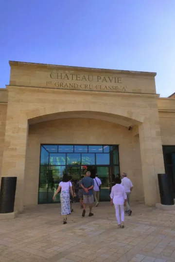 Découvrez l'excellence des grands crus de Saint-Émilion avec U'wine au Château Pavie.
