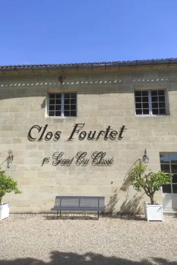 Découvrez l'excellence des grands crus de Saint-Émilion avec U'wine au Château Clos Fourtet.