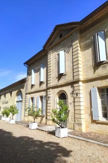 Découvrez l'excellence des grands crus de Saint-Émilion avec U'wine au Château Clos Fourtet.