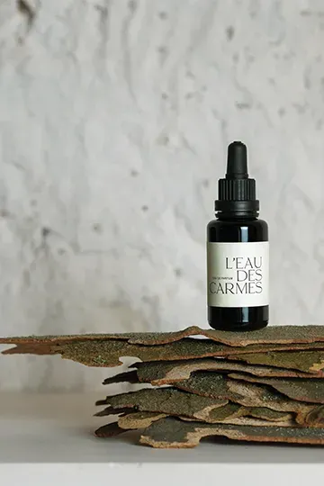 Pour rendre hommage au siècle1917-2017, Les Carmes Haut Brion dévoilent son parfum de peau à l’élégance intemporelle : « L’eau des Carmes »