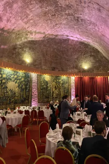 a 163ème vente des vins des Hospices de Beaune, organisée par Sotheby's, a marqué l'histoire, devenant la deuxième meilleure vente de l'institution.
