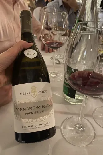La 163ème vente des vins des Hospices de Beaune, organisée par Sotheby's, a marqué l'histoire, devenant la deuxième meilleure vente de l'institution.