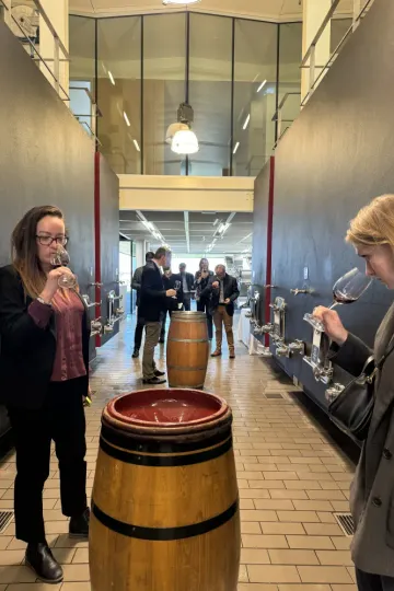 Dégustation vin Petit-Village par l'équipe U'wine