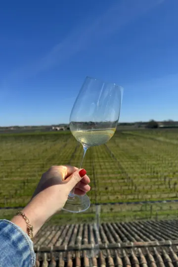 Dégustation vin Petit-Village par l'équipe U'wine