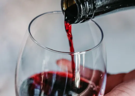 Verre de vin rouge des vendanges 2023